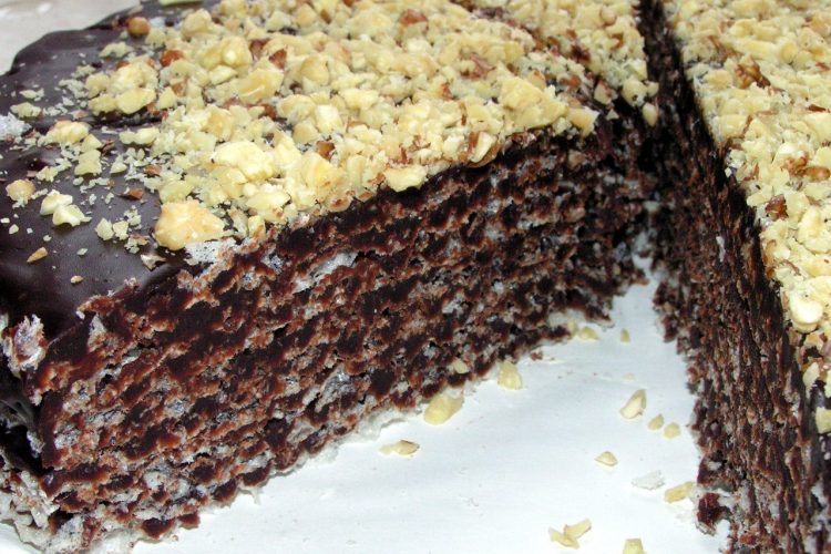 Шоколадно-вафельный торт