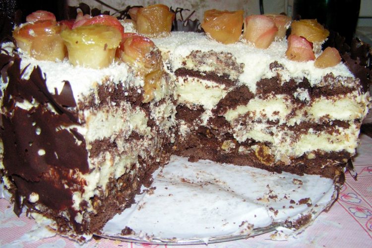 Торт с красивым разрезом и хрустящим кранч слоем